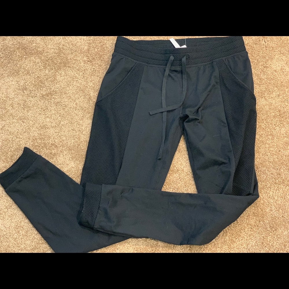 Fabletics fleece lined joggers. XS. NWT.